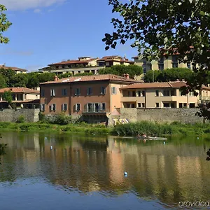Sull'arno מלון